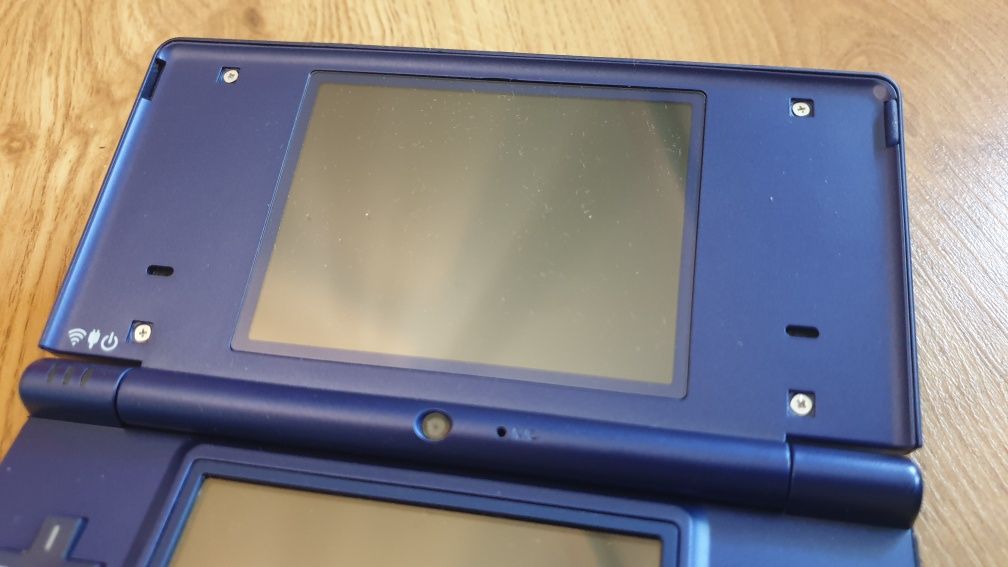 Konsola Nintendo DSi na części