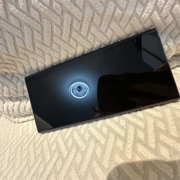 Samsung S22ULTRA 512 GB z dwoma ładowarkami indukcyjnymi i zegarkiem