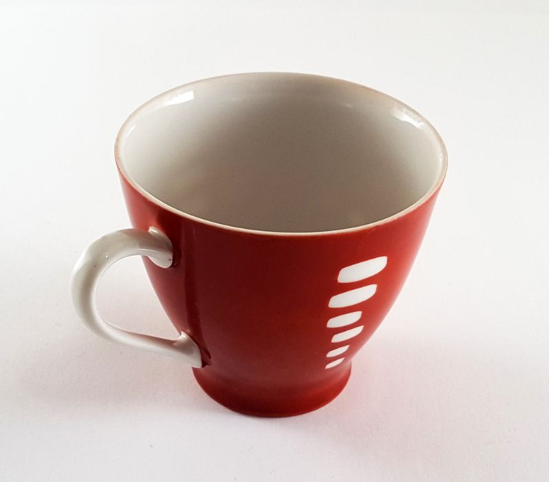 Filiżanka "London" projektu Wincentego Potackiego z 1962 roku- Ćmielów