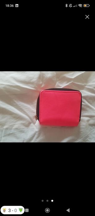 Carteira rosa fluorescente pouco usada com muita arrumação