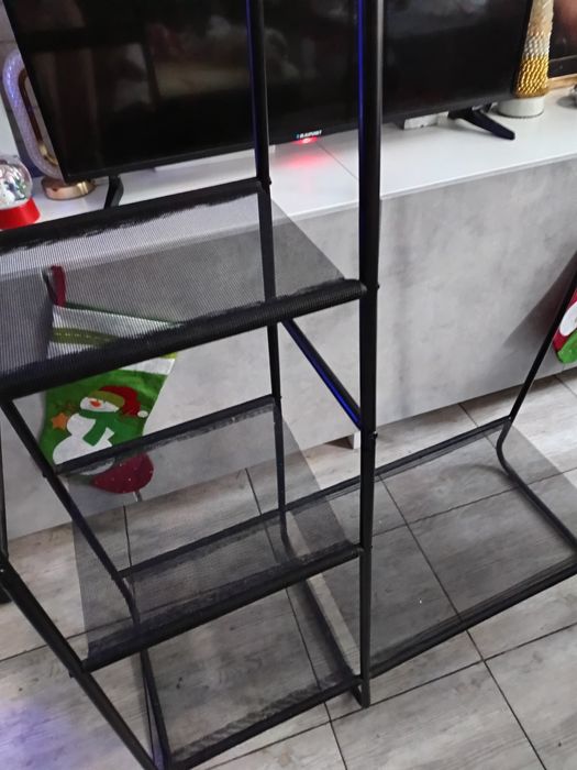 Wieszak otwarta szafa na ubrania buty z polkami