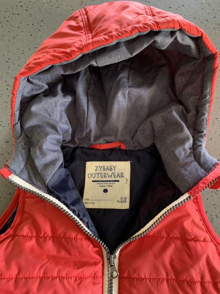 Colete vermelho menino