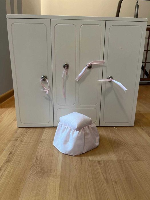 Szafa dla lalek 46cm Our Generation - Wooden Wardrobe