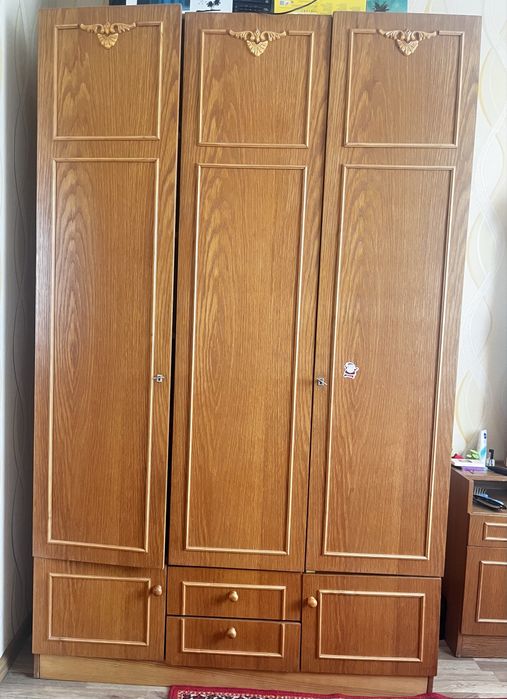 Вмістка 3-х дверна шафа