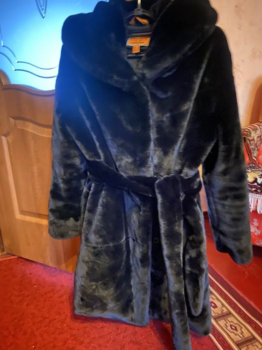 Продам плюшеву шубку