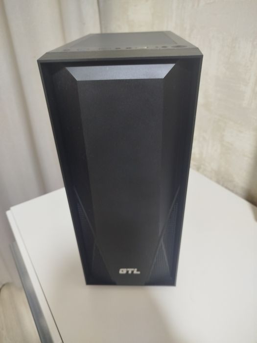 Комп'ютер для роботи/ігор