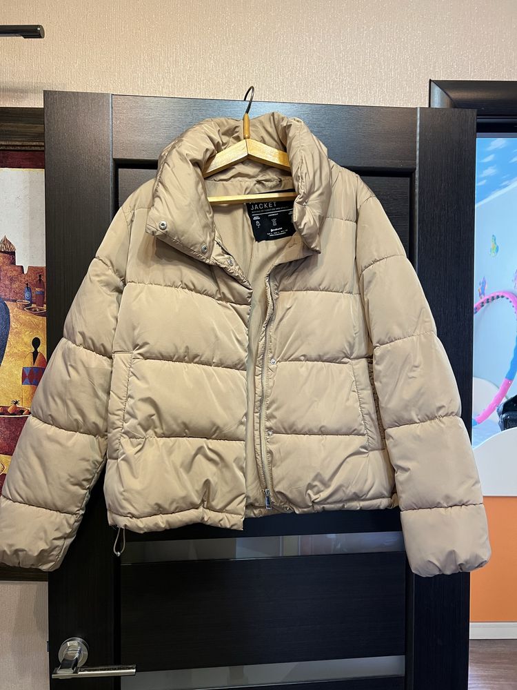 Продам куртку Stradivarius