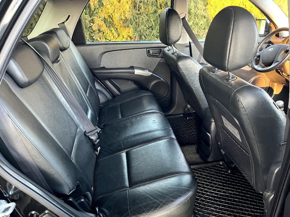 Повноприводне авто в гарному стані деталі за телефоном