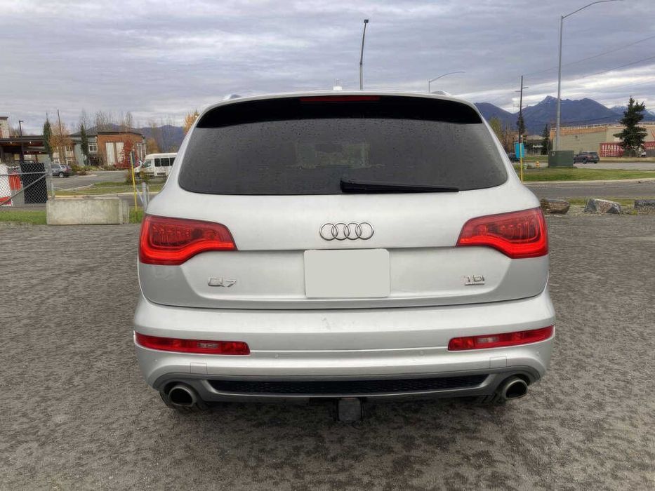 Audi Q7      2015