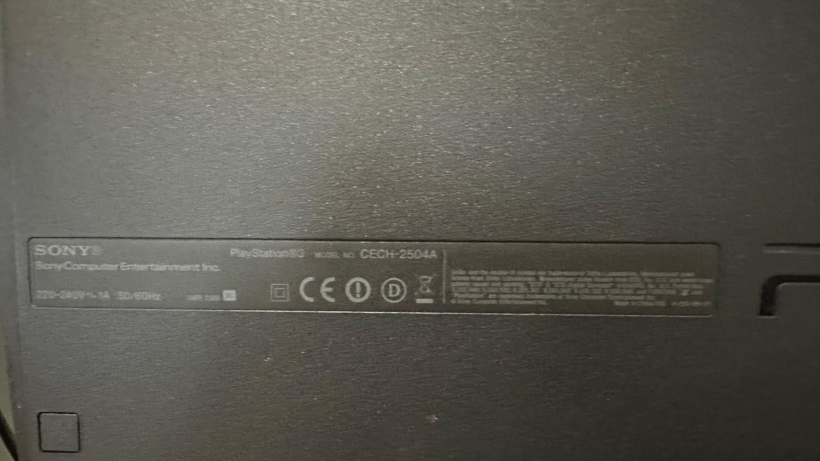 Consola PS3 Slim 160GB + 5 Jogos Originais