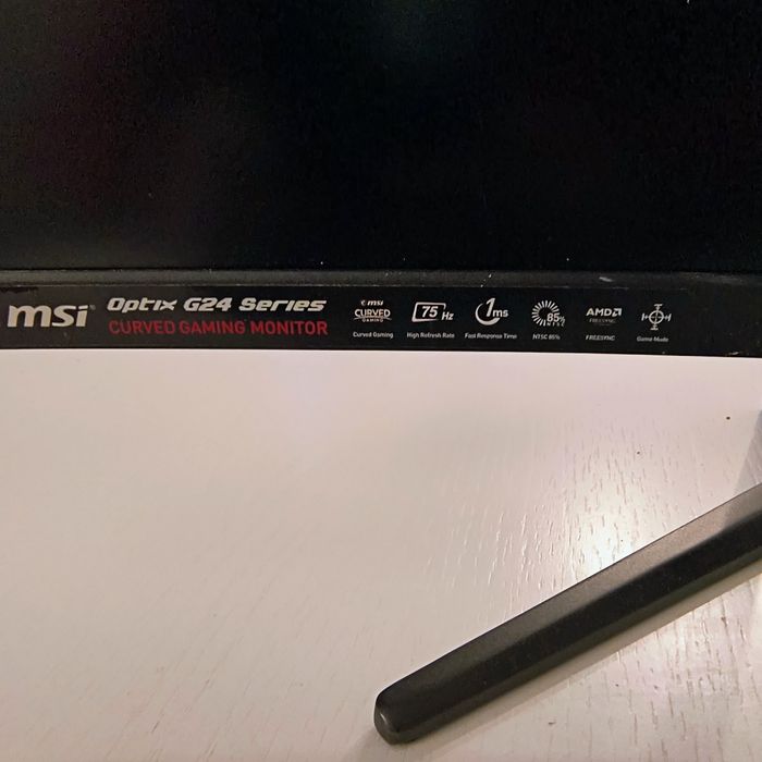 Komputer x-qunatum  , monitor msi .