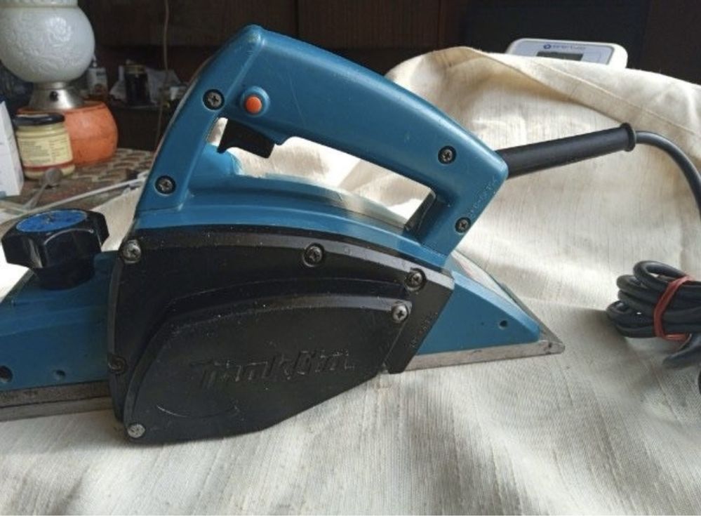 Strug Makita 1902