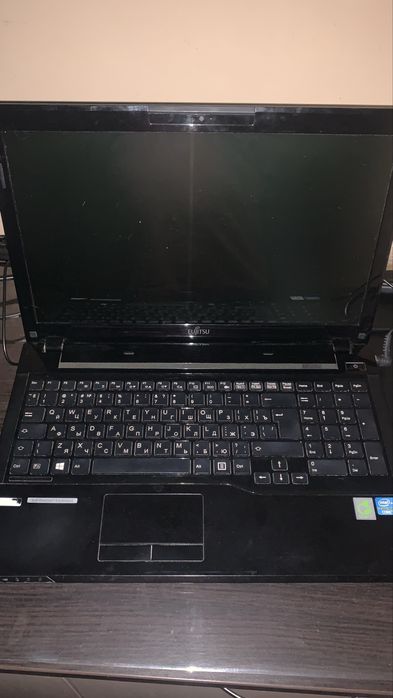 Ноутбук Fujitsu Lifebook AH552