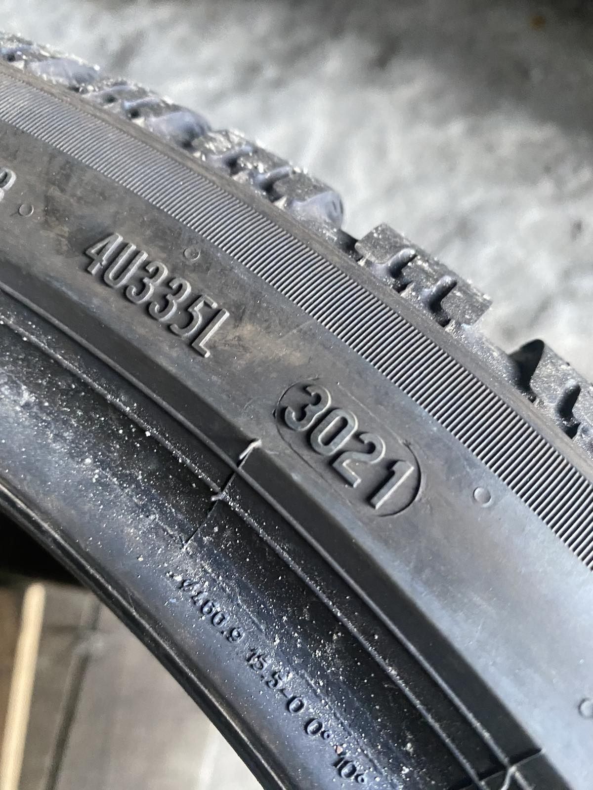 225.40.18 Pirelli 1шт зима БУ склад шины резина из Европы 40 R18