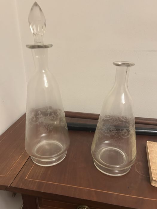 Conjunto de garrafas de licor