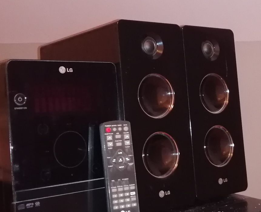 LG Radio i odtwarzacz CD USB MP3