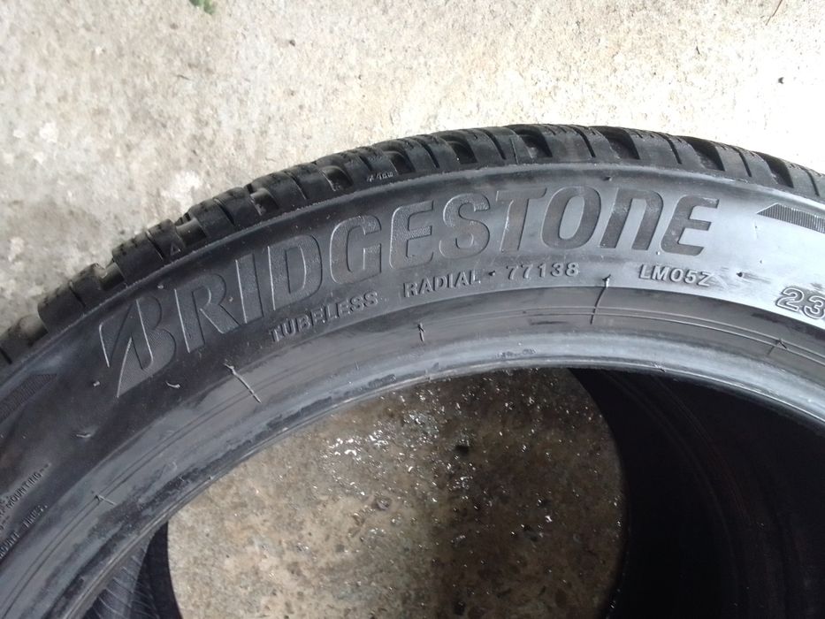 Cena za 2 Opony zimowe 235/45r18 BRIDGESTONE 2023r