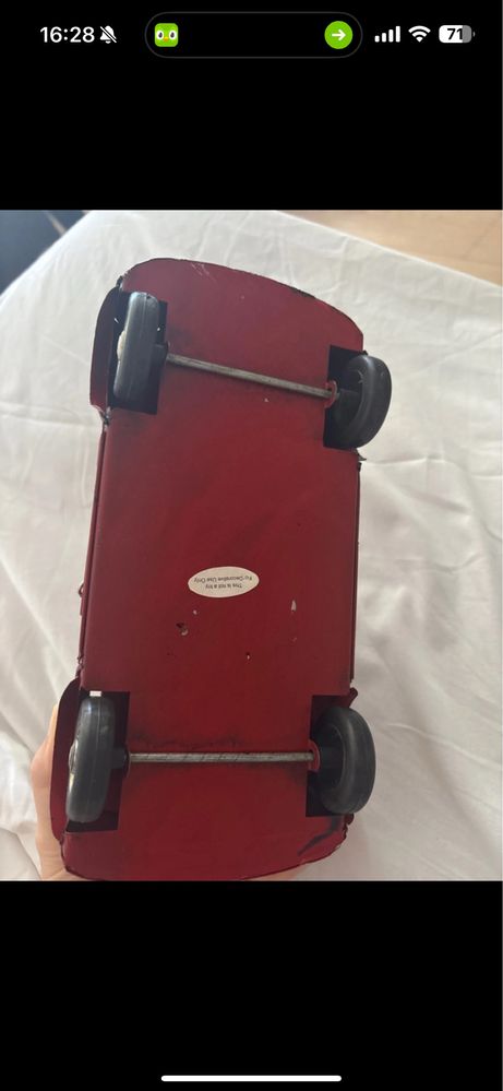 Carro vintage metalico detalhado