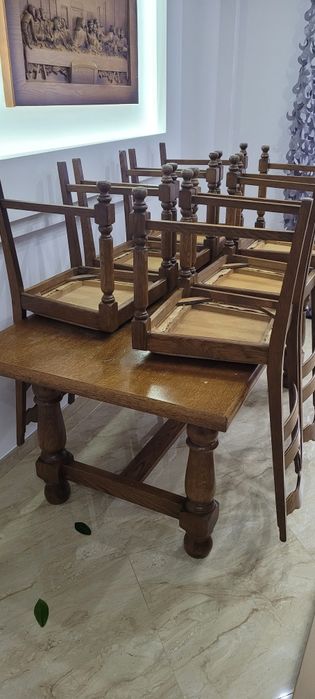 Sprzedam stół drewniany z krzesłami