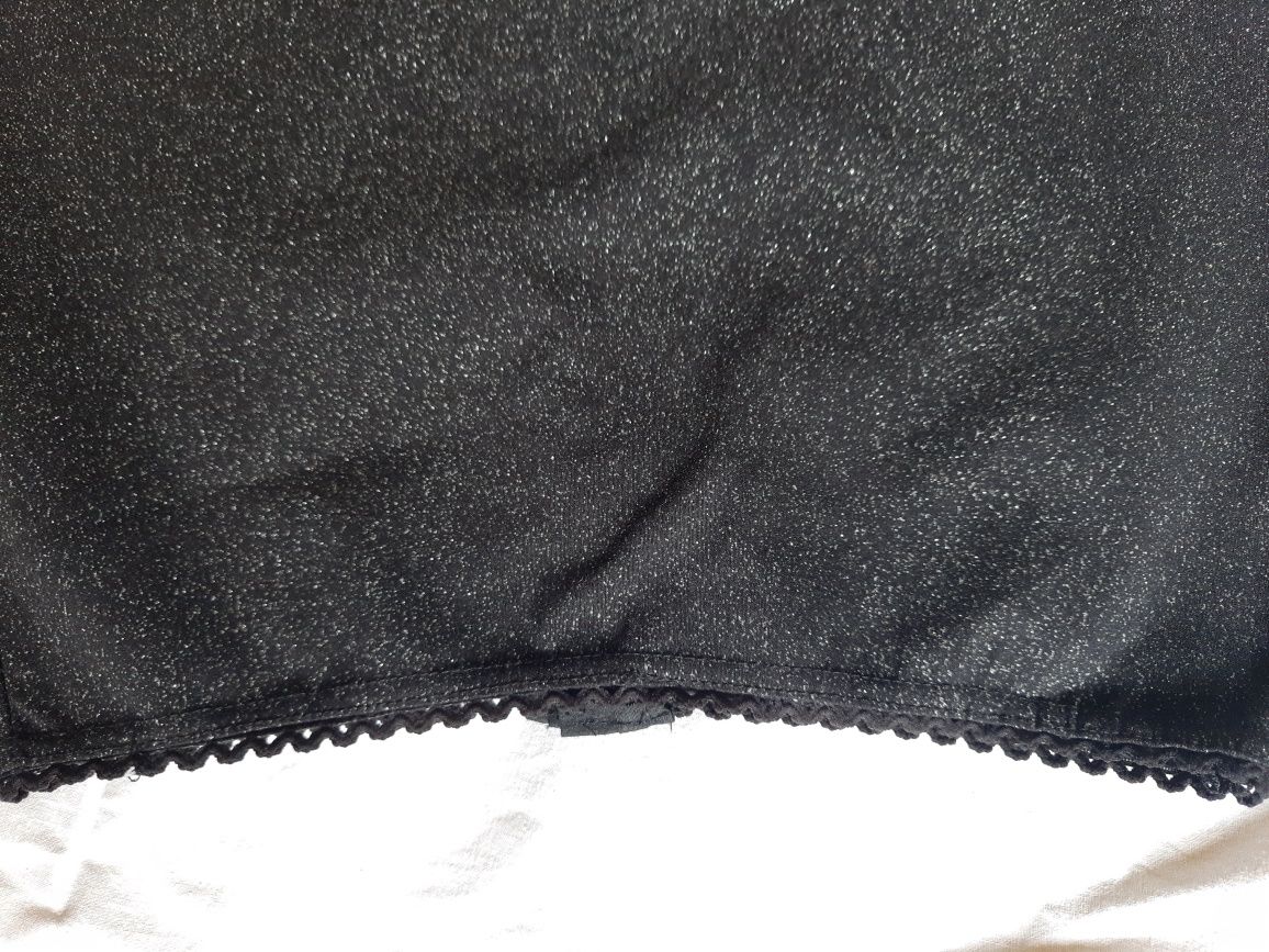Czarna spódnica zapinana z przodu