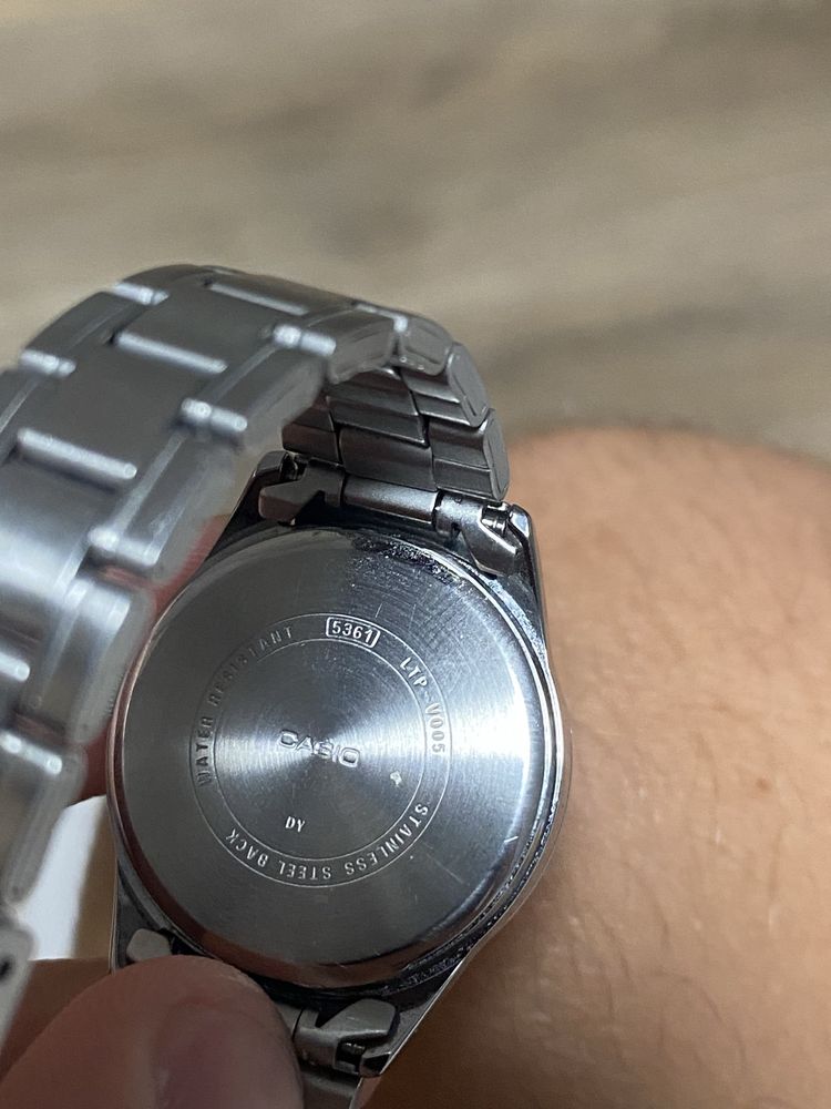 продам годинник casio ltp v005 d 4b2