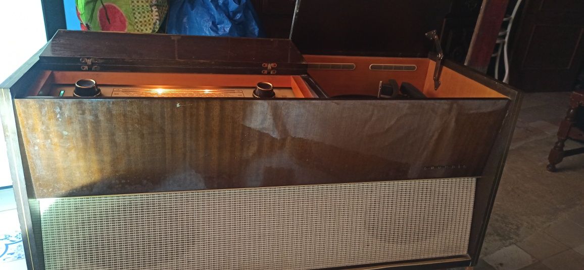 Radio antig a válvulas