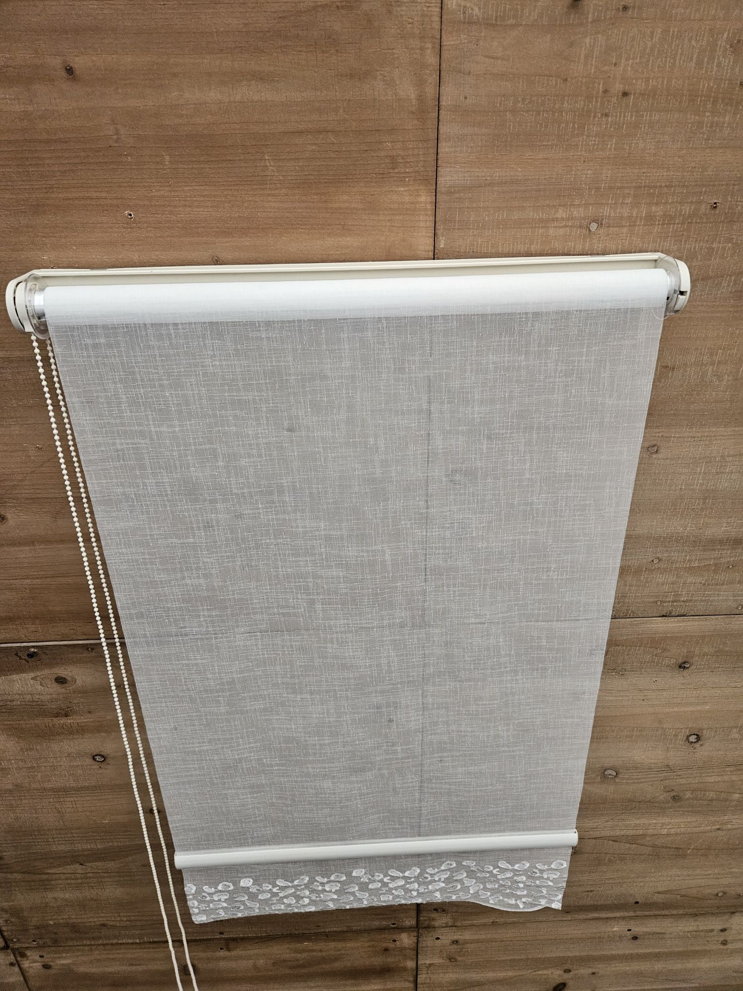 Biała roleta okienna żakardowa 40 x 130 40 na 130