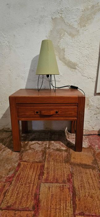 Quarto Completo – Cama + Mesa de Cabeceira + Roupeiro