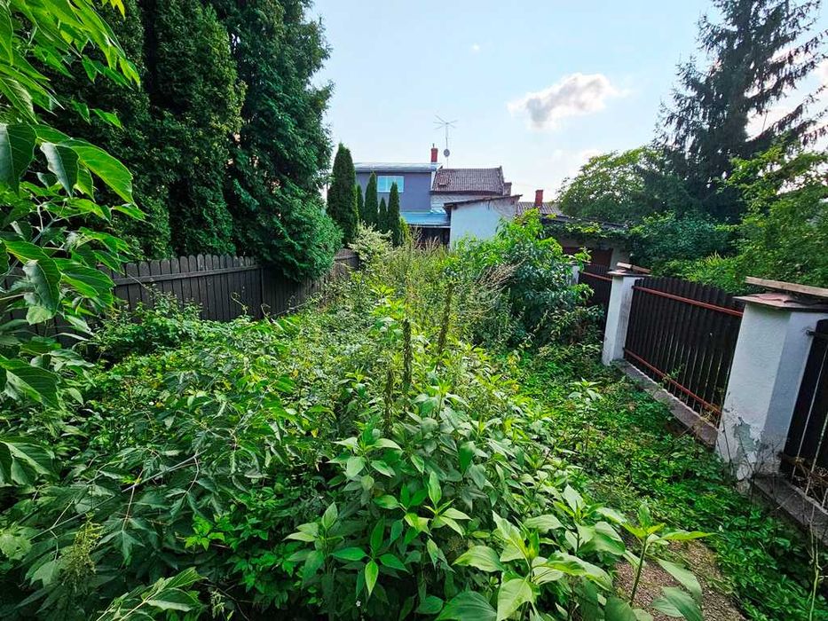 Двокімнатна квартира особнякового типу з окремим подвір'ям...