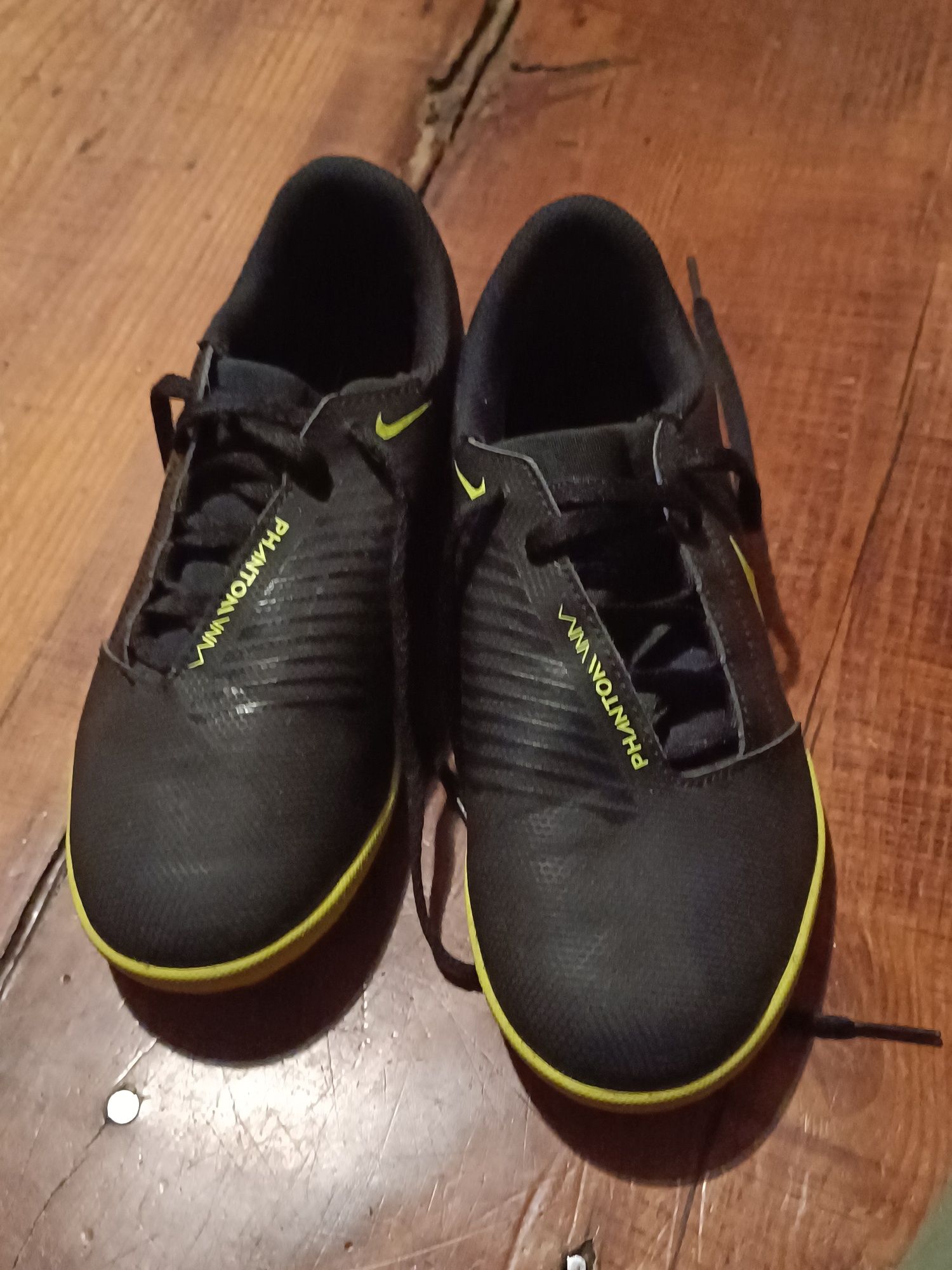 Nike Phantom VNM chłopięce buty do piłki halowej nr 35