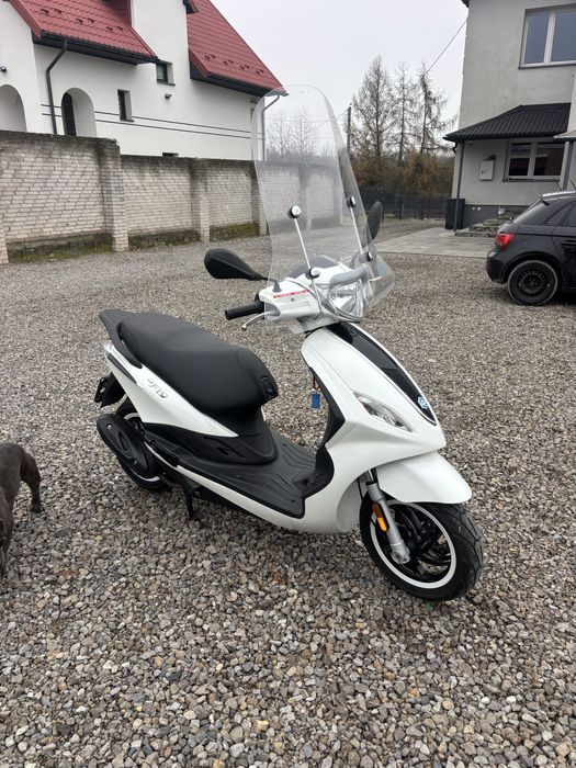 Skuter Piaggio Fly 50 4T      5545km przebiegu