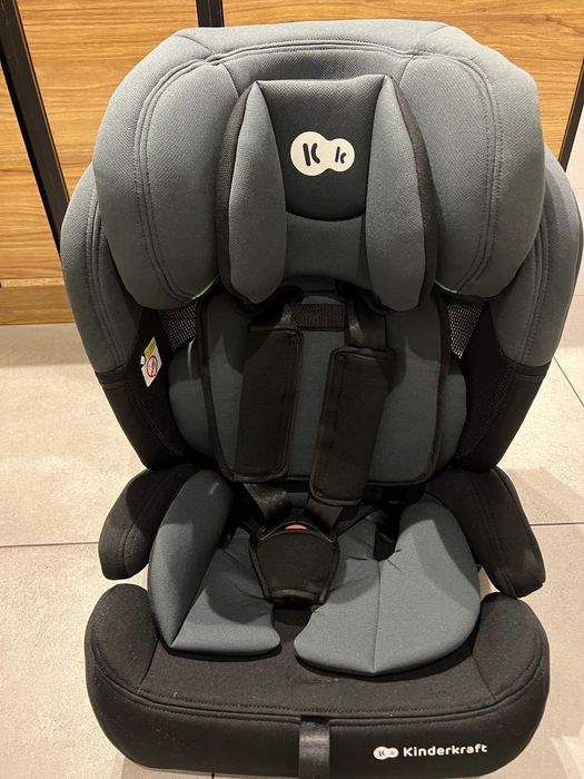 Fotelik samochodowy dziecięcy