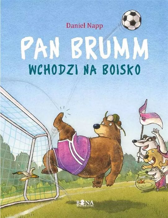 Pan Brumm wchodzi na boisko. Wydawnictwo Bona