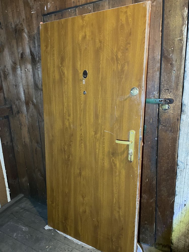 Drzwi drewniane / domek / altanka