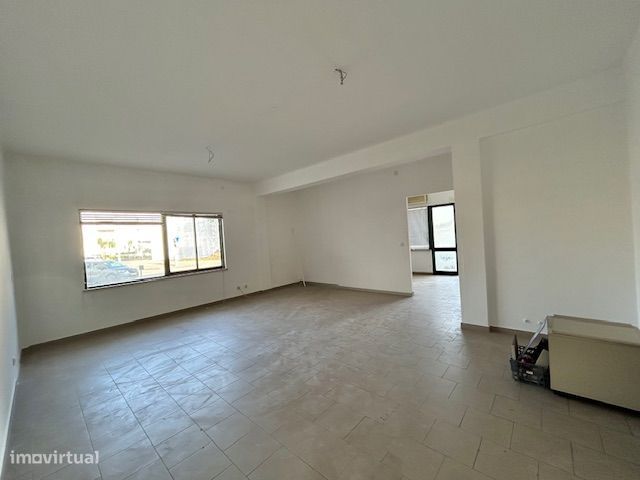 Loja -  Leiria- Casal dos Matos