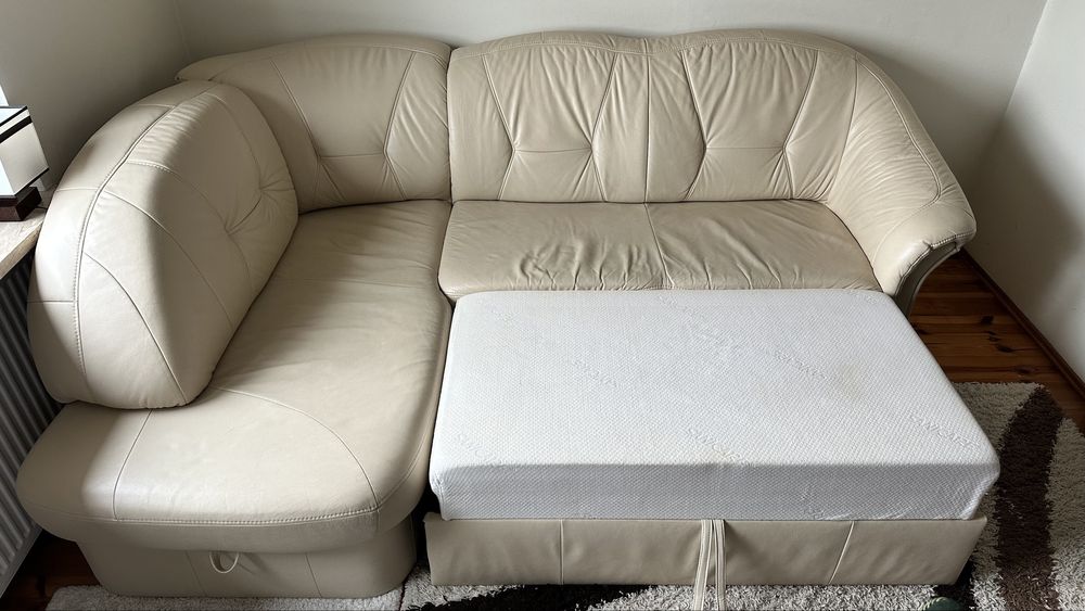 Sofa narożna rozkładana z funkcją spania i pojemnikiem na pościel