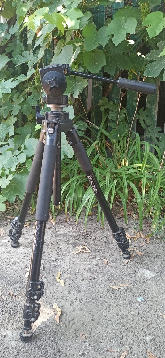 Manfrotto Swarovski Tripod - профессиональный видеоштатив манфротто