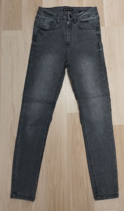 Spodnie Reserved r. 146