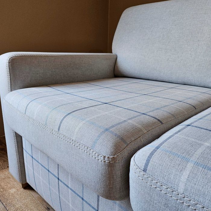 Sofa MONTY zajmuje niedużo miejsca, a przy tym posiada funkcję spania!