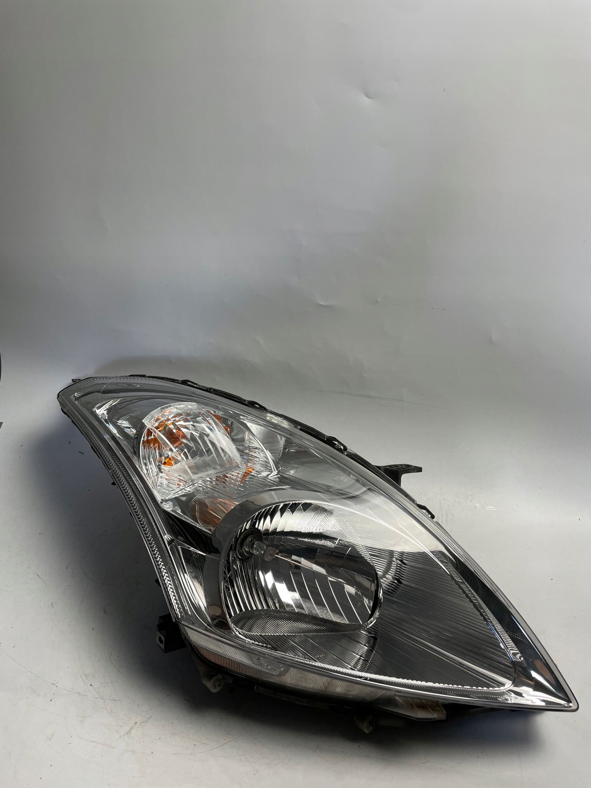 SUZUKI SWIFT MK7  lampa przednia prawa
