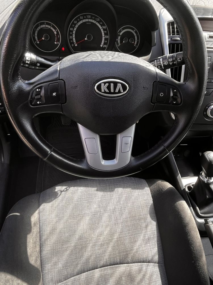 Kia ceed 1.4  manual 2010 szary metalik