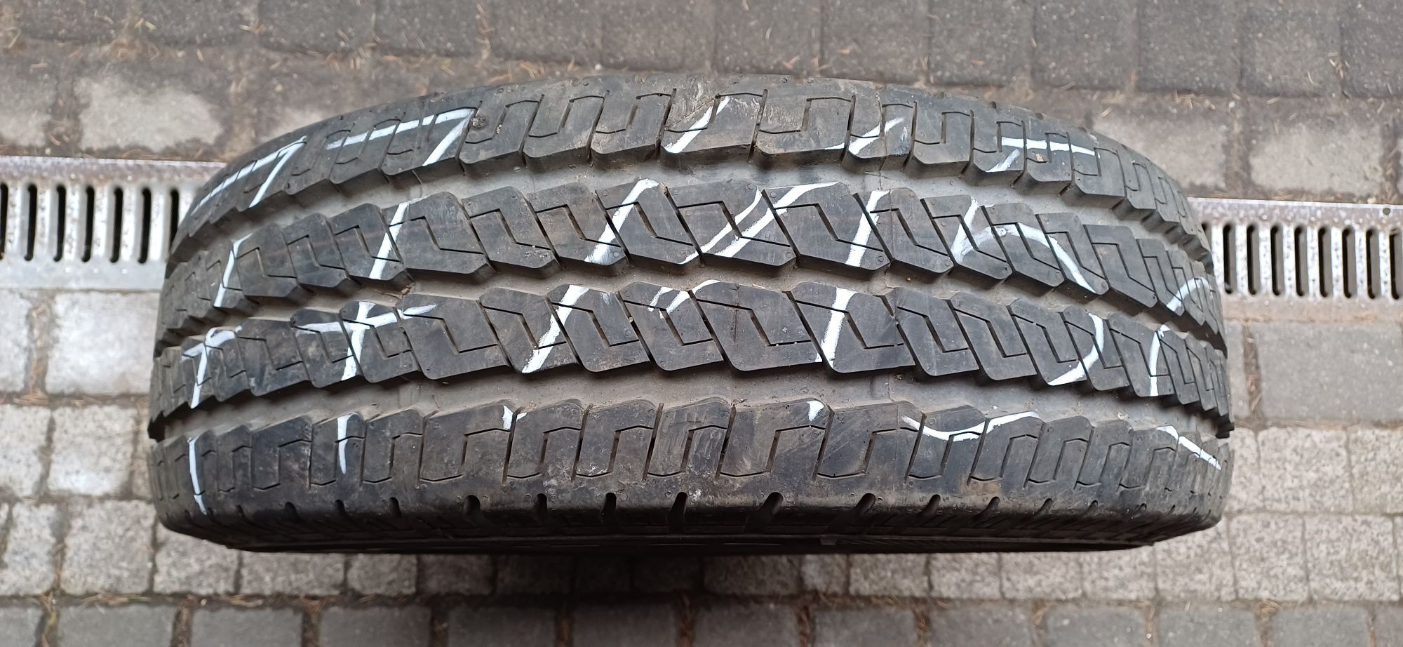 CONTINENTAL 215/70R15 CP 109R , pojedyńcza opona letnia wzmacniana.