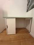 Secretária IKEA praticamente nova