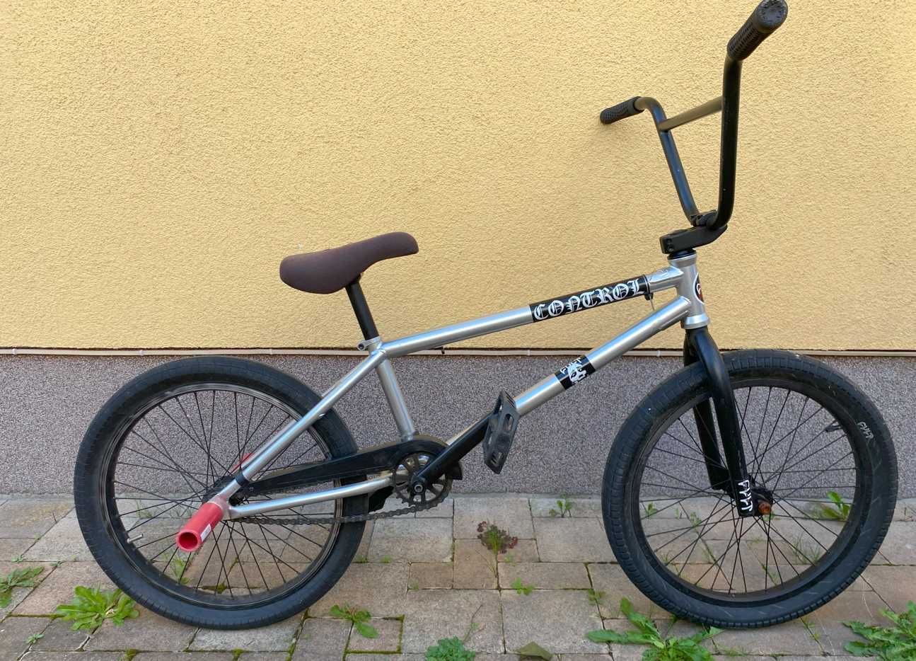 Oryginalny BMX (CULT CONTROL B 2014 SILVER, od AVE BMX), srebrny