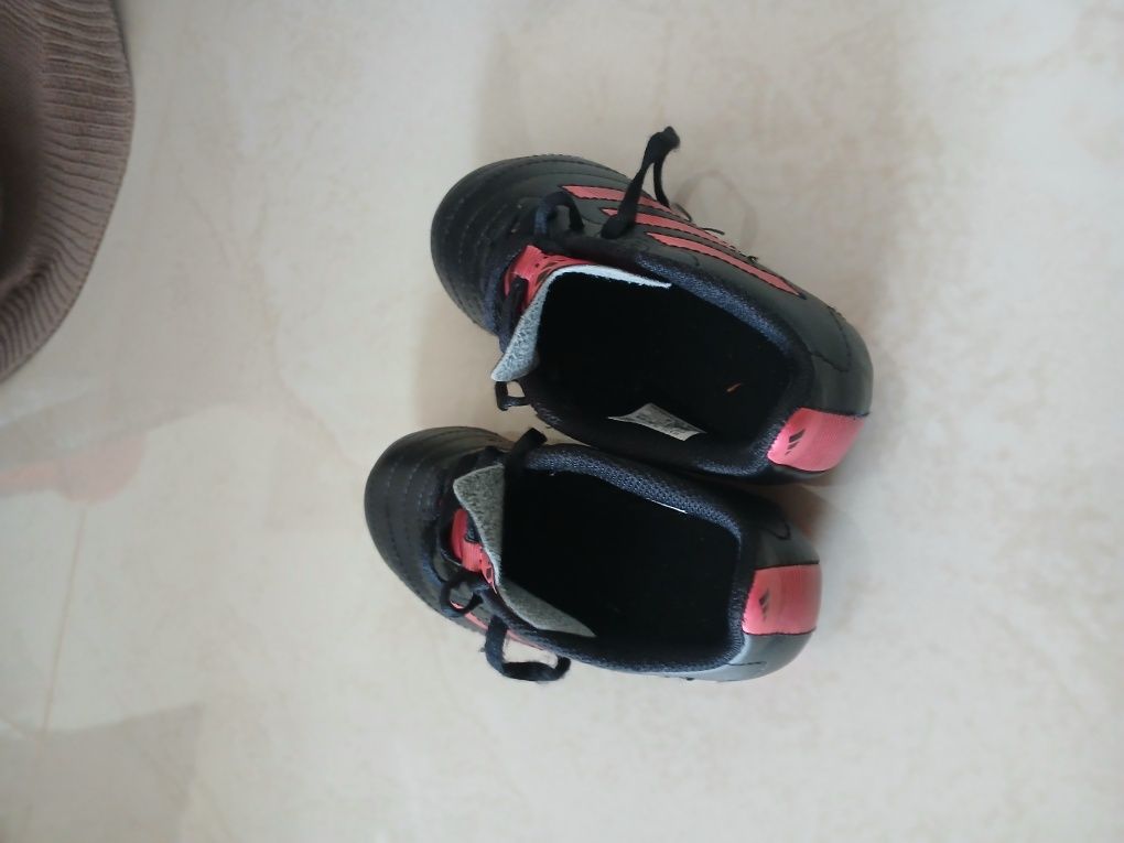 Chuteiras de criança: Adidas N°27