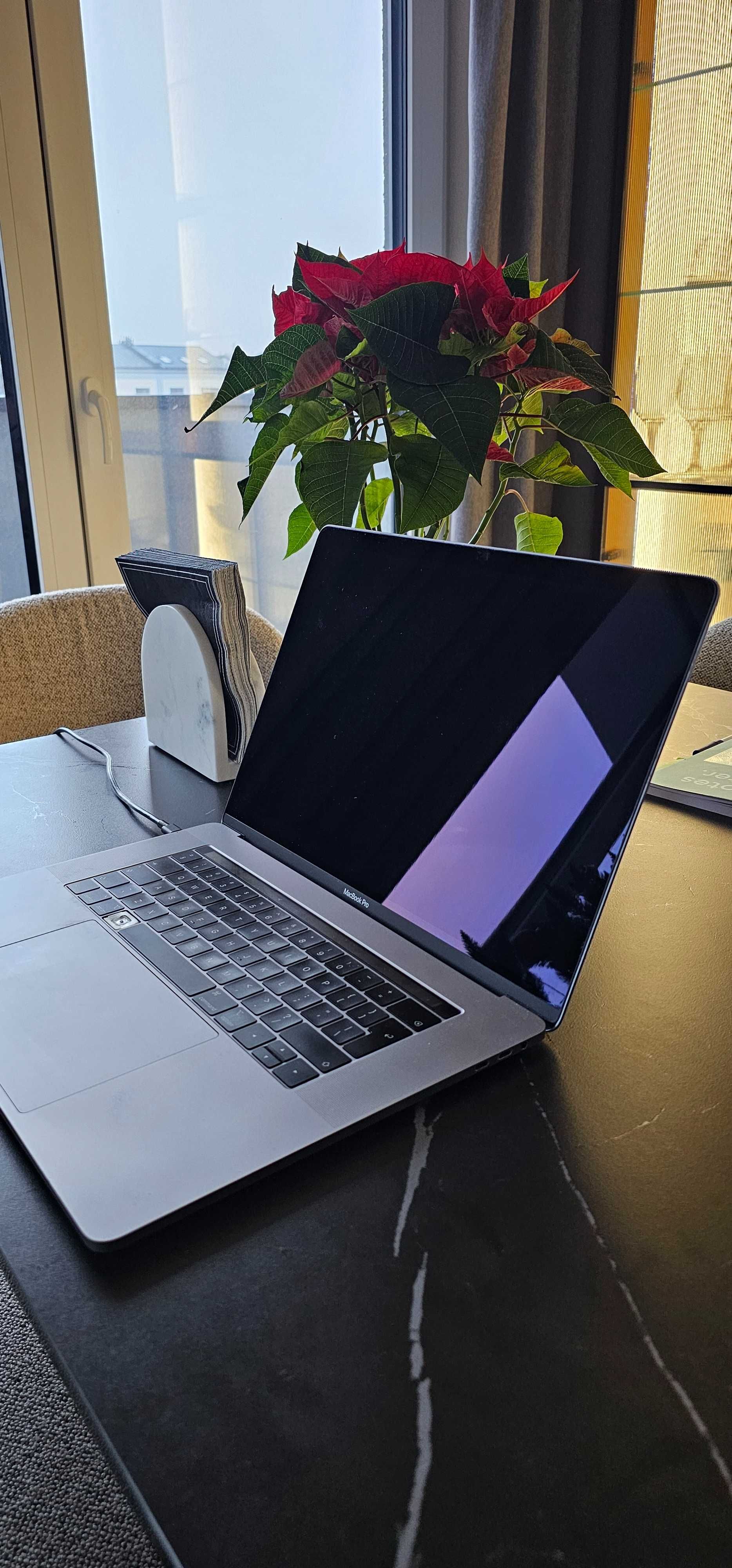 Apple MacBook Pro 15'' 2.6GHz (i7)/32GB/512GB SSD (gwiezdna szarość)