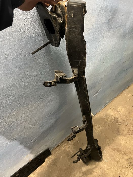 Підсилювач заднього бампера hyundai kona