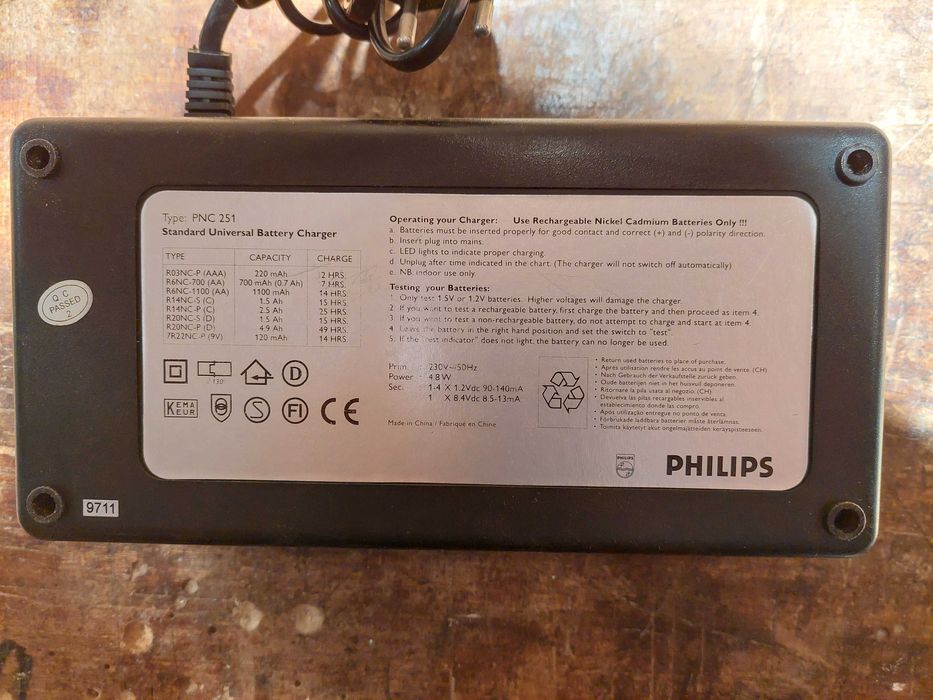 Ładowarka Philips Standard Universal Battery Charger PNC 251