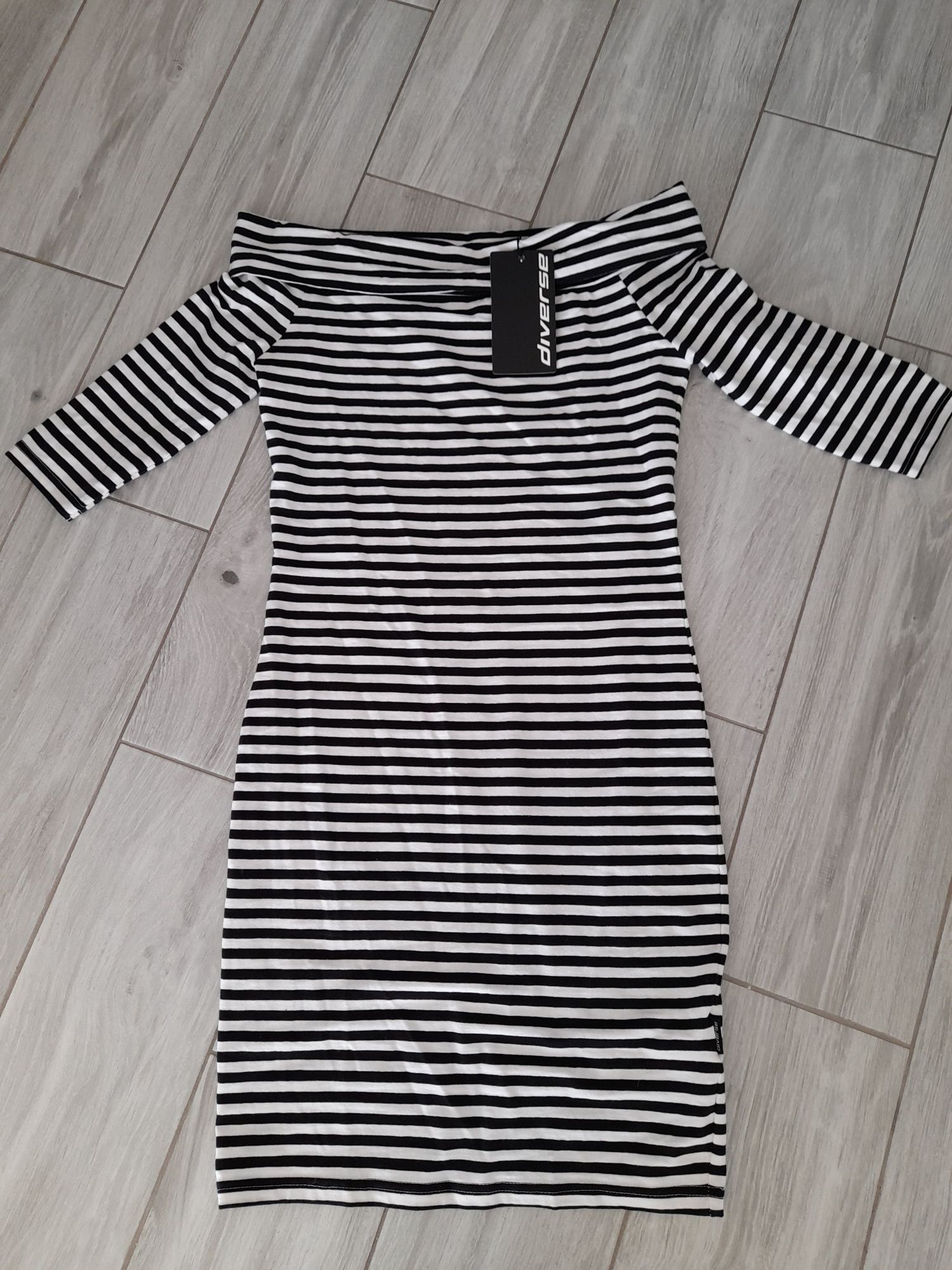 Nowa Sukienka Diverse r S