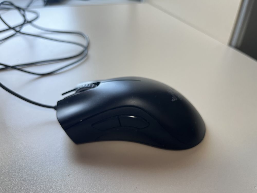 Продам ігрову мишу Razer Deathadder essential